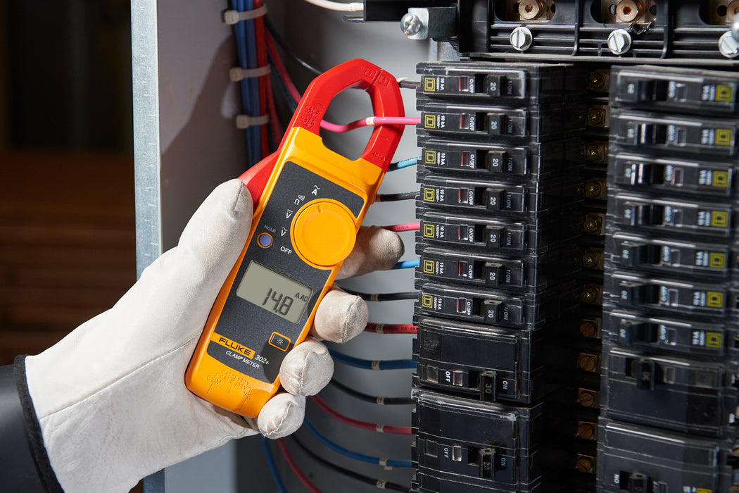 Fluke 302+ CAT III Digital Clamp Meter