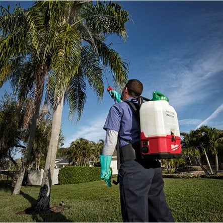 Milwaukee M18™ SWITCH TANK™ 15l chemical sprayer