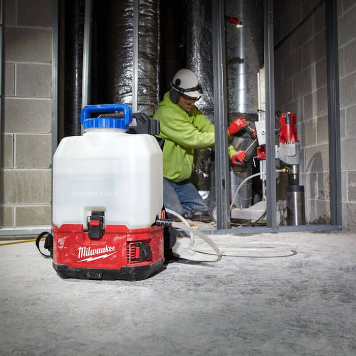Milwaukee M18™ SWITCH TANK™ 15l water supply